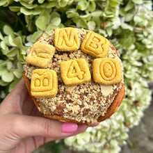 Cargar imagen en el visor de la galería, Tarta de cumpleaños perro - Ibérica de chorizo