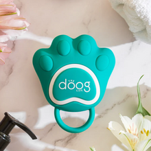 Cargar imagen en el visor de la galería, The Doog Life - Cepillo de baño
