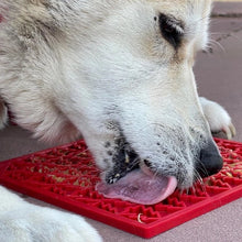 Cargar imagen en el visor de la galería, Lick Mat Árboles navideños - alfombra comedero