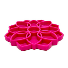 Cargar imagen en el visor de la galería, Lick Mat Mandala - alfombra comedero