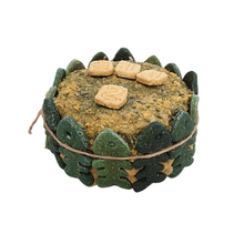 Cargar imagen en el visor de la galería, Tarta de cumpleaños perro - Bomba de sardinas y espirulina