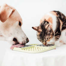 Cargar imagen en el visor de la galería, Lickimat Slomo - alfombra comedero