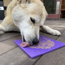 Cargar imagen en el visor de la galería, Lick Mat Huesitos - alfombra comedero