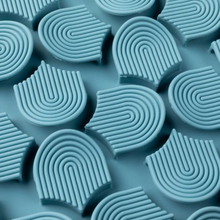 Cargar imagen en el visor de la galería, Fuzzyard Lick Mat - Alfombra Olfativa