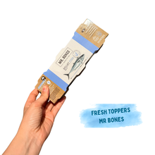 Cargar imagen en el visor de la galería, TRUFAS BOX 2.0 Mayo - “PEZCADILLA EN LA COCINA” 🐟 -  edición perro 🐶