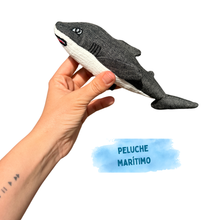 Cargar imagen en el visor de la galería, TRUFAS BOX 2.0 Mayo - “PEZCADILLA EN LA COCINA” 🐟 -  edición perro 🐶